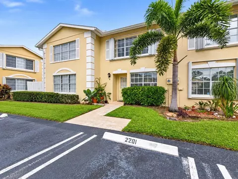 220 Foxtail Dr #G, Greenacres, FL 33415