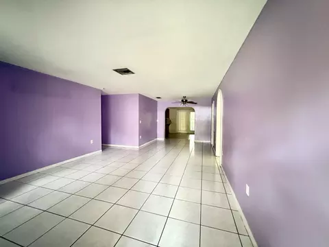 Living - 275 SE 16th Ave, Okeechobee, FL 34974 photo 1 of 1