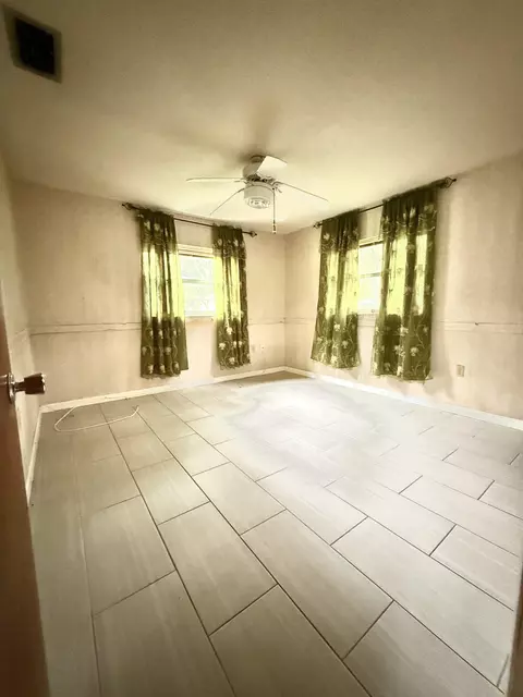 Bedroom - 275 SE 16th Ave, Okeechobee, FL 34974 photo 2 of 5