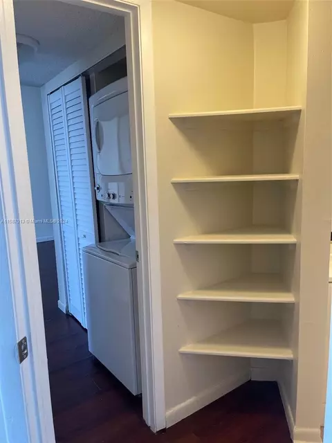 212 Lake Pointe Dr #313, Oakland Park, FL 33309