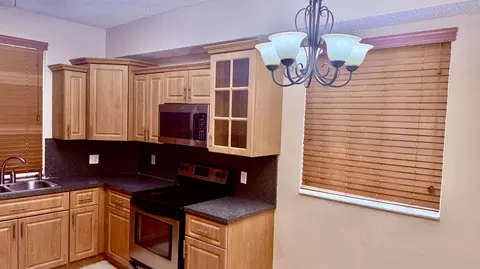 6952 SW 39th St #C106, Davie, FL 33314
