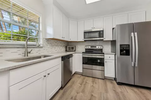 118 Amherst Ln, Lake Worth, FL 33467