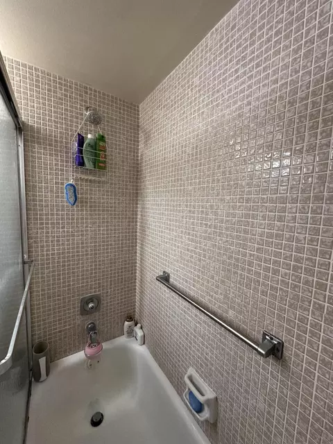 Bath - 1090 Cornwall E, Boca Raton, FL 33434 photo 2 of 4