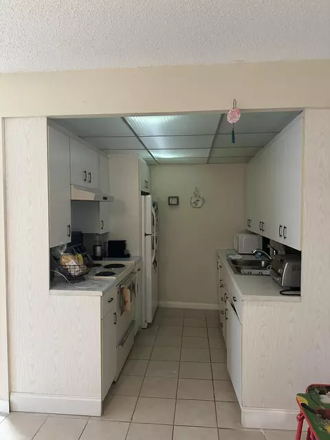 Kitchen - 1090 Cornwall E, Boca Raton, FL 33434 photo 1 of 2