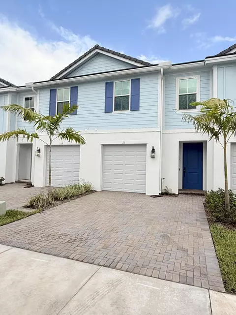 Exterior - 121 SE Birch Ter, Stuart, FL 34997 photo 2 of 4