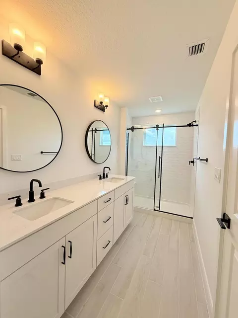 Bath - 121 SE Birch Ter, Stuart, FL 34997 photo 2 of 3