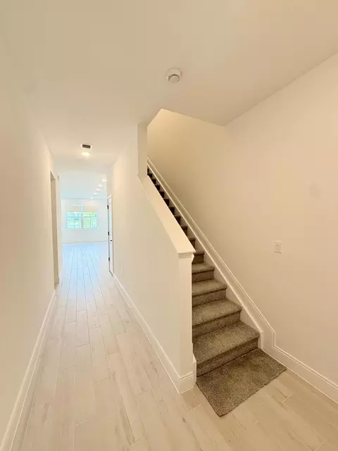 Entry Way - 121 SE Birch Ter, Stuart, FL 34997 photo 1 of 3