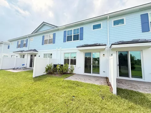 Exterior - 121 SE Birch Ter, Stuart, FL 34997 photo 3 of 4