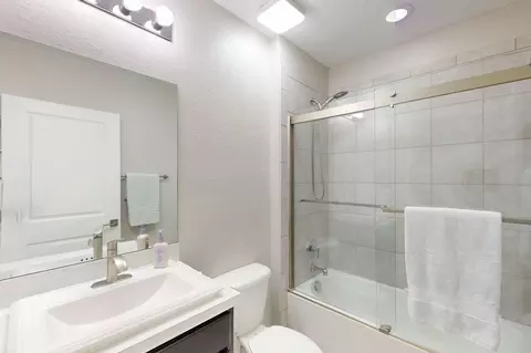 Bath - 5557 SE Isabelita Ave, Stuart, FL 34997 photo 4 of 5