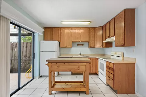 Kitchen - 3190 SE Brook St, Stuart, FL 34997 photo 3 of 4