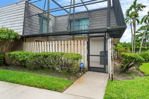 Exterior - 3190 SE Brook St, Stuart, FL 34997 photo 3 of 5