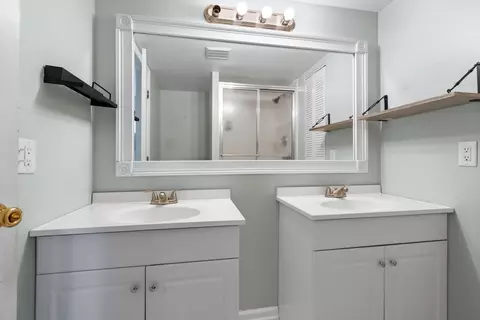 Bath - 3190 SE Brook St, Stuart, FL 34997 photo 1 of 2