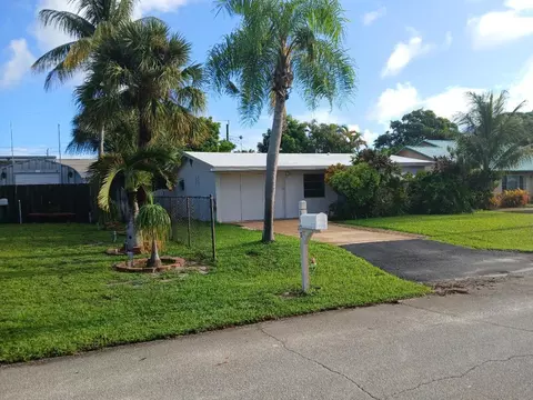 1075 James Rd, Lantana, FL 33462