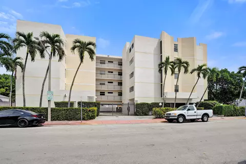 7601 Byron Ave #3C, Miami Beach, FL 33141