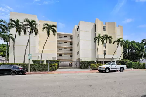 7601 Byron Ave #3C, Miami Beach, FL 33141