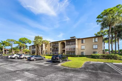 708 Sunny Pine Way #H2, Greenacres, FL 33415
