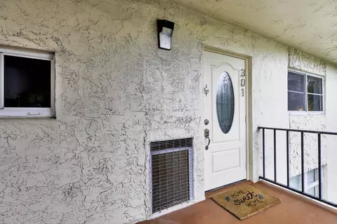 9500 N Hollybrook Lake Dr #301, Pembroke Pines, FL 33025