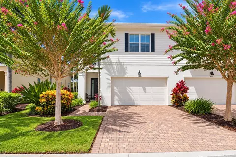 2133 Wells Pl, Palm Beach Gardens, FL 33418
