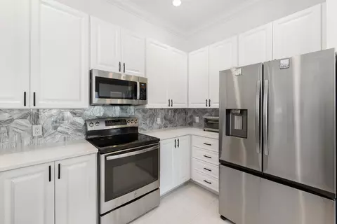 Kitchen - 3723 Community Dr, Jupiter, FL 33458 photo 2 of 3