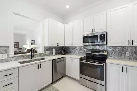 Kitchen - 3723 Community Dr, Jupiter, FL 33458 photo 1 of 3