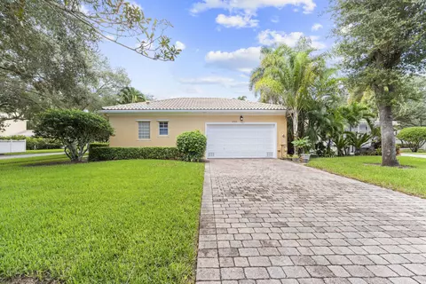 Exterior - 3723 Community Dr, Jupiter, FL 33458 photo 8 of 11