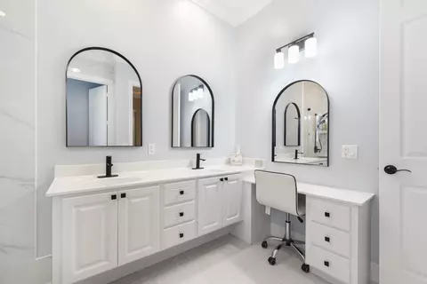 Bath - 3723 Community Dr, Jupiter, FL 33458 photo 2 of 5