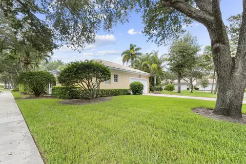 Exterior - 3723 Community Dr, Jupiter, FL 33458 photo 9 of 11