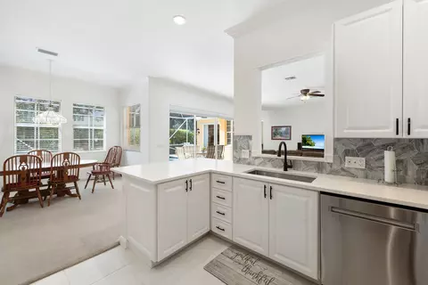 Kitchen - 3723 Community Dr, Jupiter, FL 33458 photo 3 of 3