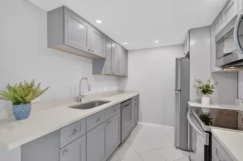 1055 Ainslie D Dr, Boca Raton, FL 33434