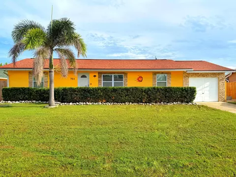 751 NW Tremont Ave, Port Saint Lucie, FL 34983