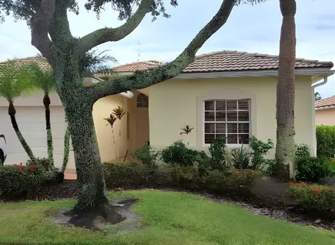 8600 Pine Cay, West Palm Beach, FL 33411
