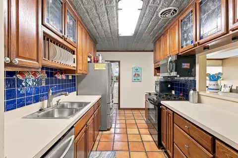 Kitchen - 1511 Hedrick Dr, Melbourne, FL 32901 photo 4 of 4