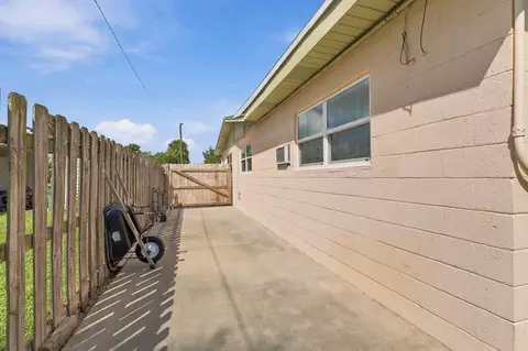 Exterior - 1511 Hedrick Dr, Melbourne, FL 32901 photo 8 of 9