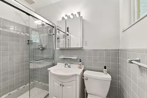 Bath - 1511 Hedrick Dr, Melbourne, FL 32901 photo 2 of 2