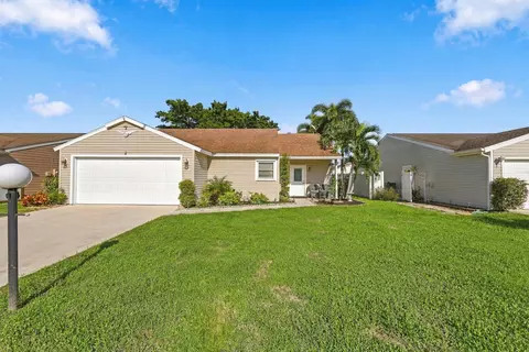 5215 W Canal Cir, Lake Worth, FL 33467