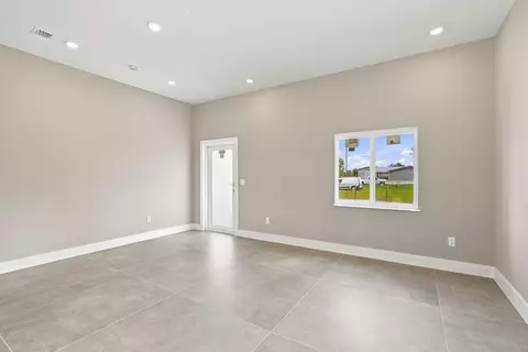 Living - 15306 NW 270th St, Okeechobee, FL 34972 photo 3 of 9