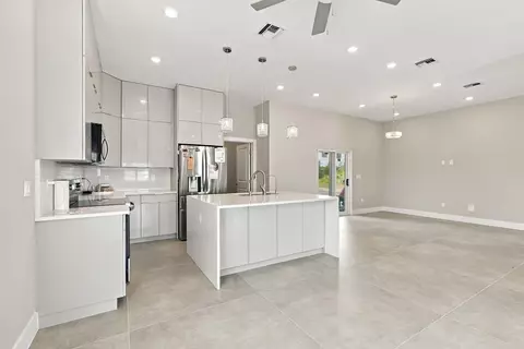Kitchen - 15306 NW 270th St, Okeechobee, FL 34972 photo 2 of 5