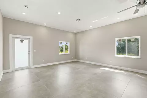 Living - 15306 NW 270th St, Okeechobee, FL 34972 photo 2 of 9