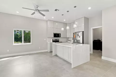 Kitchen - 15306 NW 270th St, Okeechobee, FL 34972 photo 4 of 5