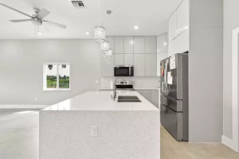 Kitchen - 15306 NW 270th St, Okeechobee, FL 34972 photo 5 of 5