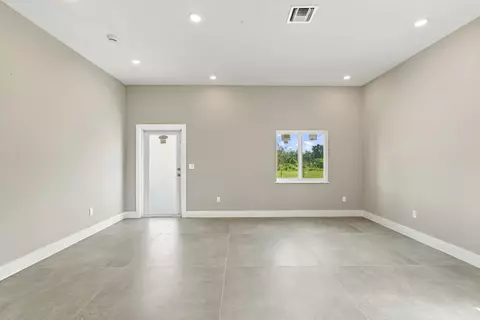 Living - 15306 NW 270th St, Okeechobee, FL 34972 photo 4 of 9