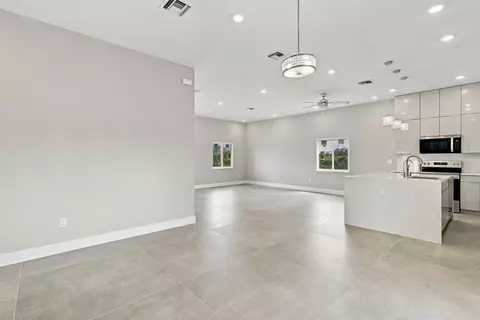 Living - 15306 NW 270th St, Okeechobee, FL 34972 photo 6 of 9