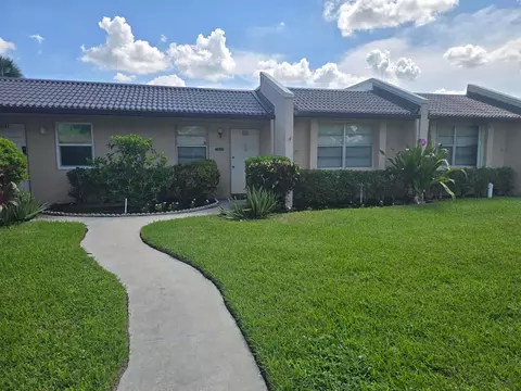 135 Lake Meryl Dr, West Palm Beach, FL 33411