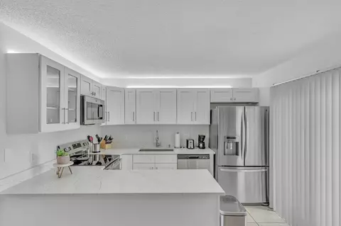 2228 White Pine Cir #A, Greenacres, FL 33415