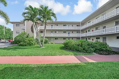 2855 Garden Dr S #102, Palm Springs, FL 33461