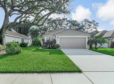 165 Sherwood Forest Dr, Delray Beach, FL 33445