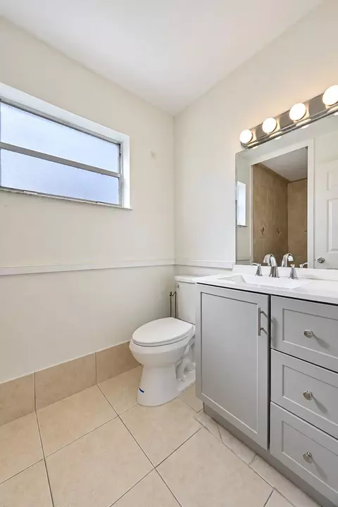 Bath - 4497 SE Roaring Brook Way, Stuart, FL 34997 photo 4 of 4