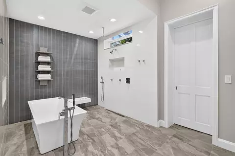 Bath - 7037 SE Harbor Cir, Stuart, FL 34996 photo 3 of 9