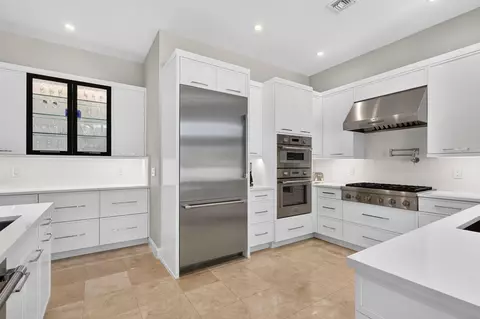 Kitchen - 7037 SE Harbor Cir, Stuart, FL 34996 photo 4 of 7