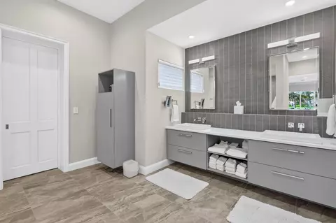 Bath - 7037 SE Harbor Cir, Stuart, FL 34996 photo 2 of 9
